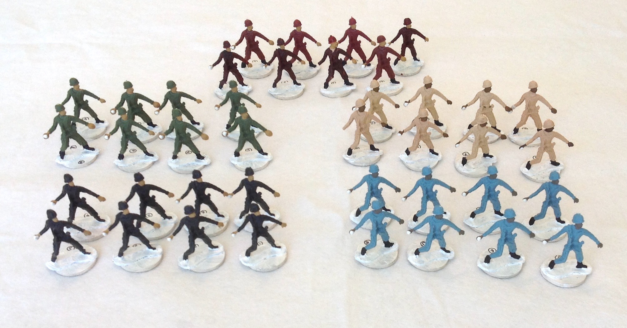 Set HOCKEY PLAYERS Plastic Figures 12 TWO Teams 1/32 54mm Scale NEW! 